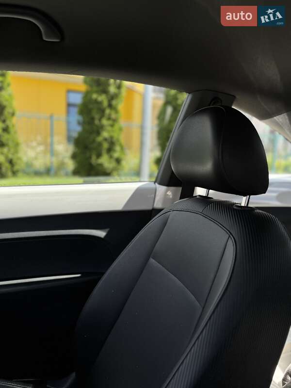 Хэтчбек Volkswagen Beetle 2012 в Киеве фото 6 Хэтчбек Volkswagen Beetle 2012 в Киеве