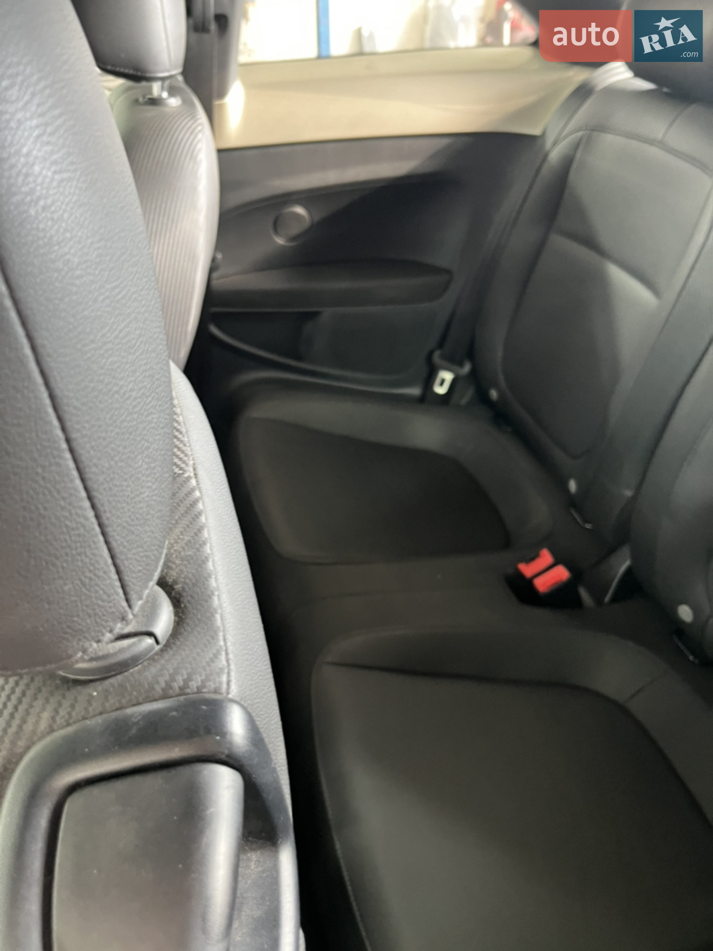 2013 Volkswagen Beetle - мініатюра 2