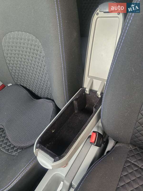 Хэтчбек Volkswagen Beetle 2001 в Броварах фото 23 Хэтчбек Volkswagen Beetle 2001 в Броварах