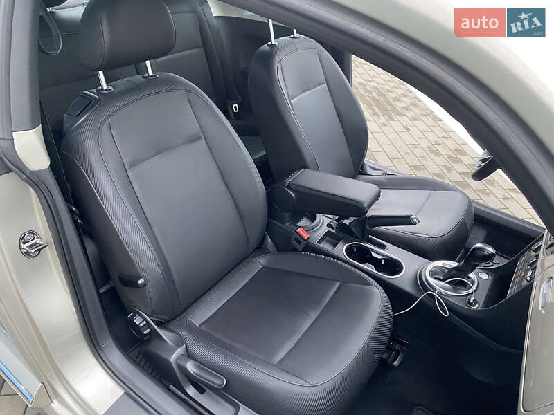 Хэтчбек Volkswagen Beetle 2012 в Киеве