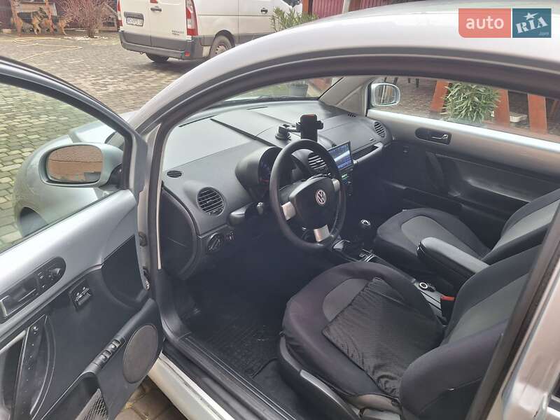 Хетчбек Volkswagen Beetle 2002 в Ужгороді