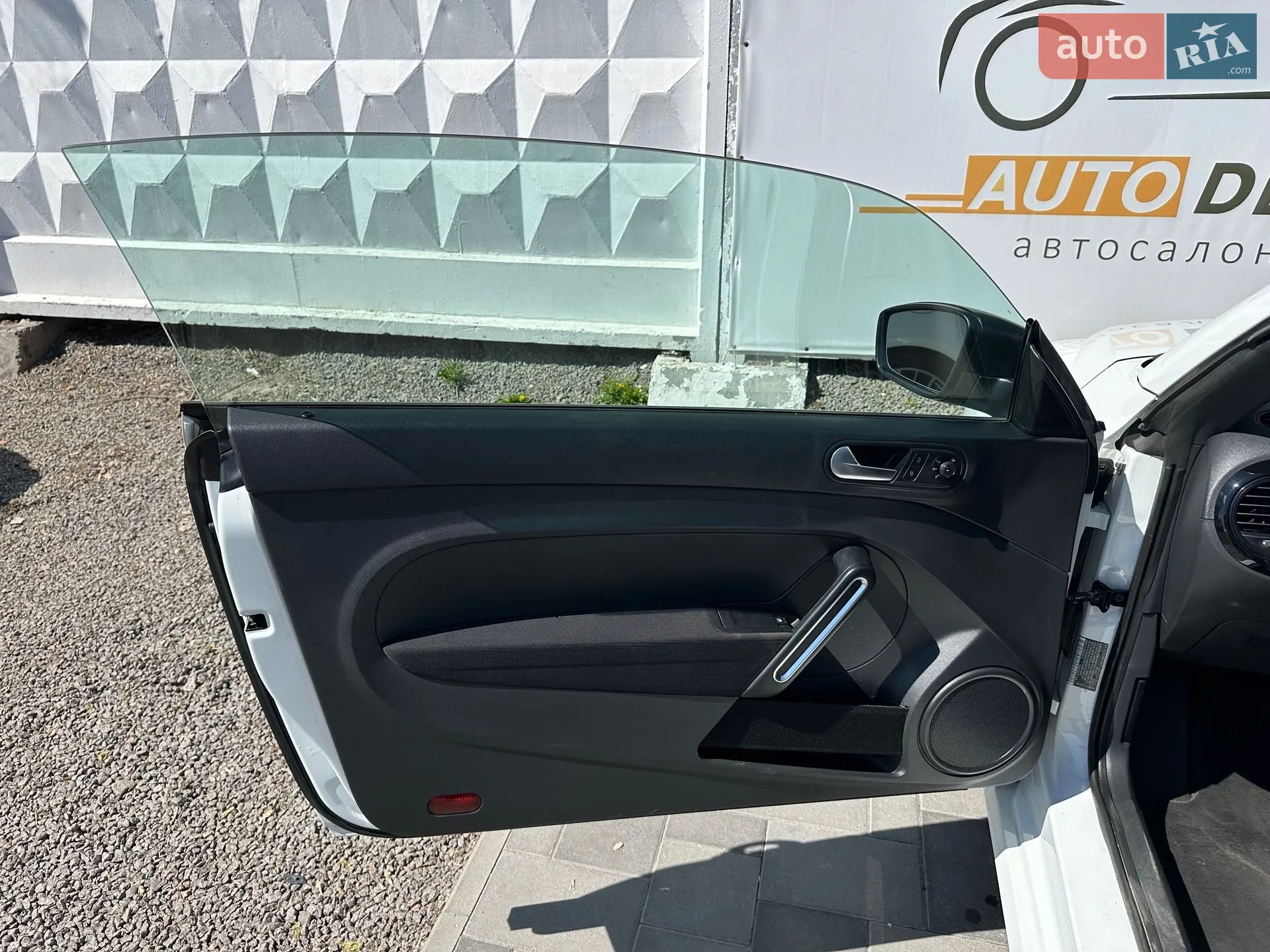 2015 Volkswagen Beetle - мініатюра 12