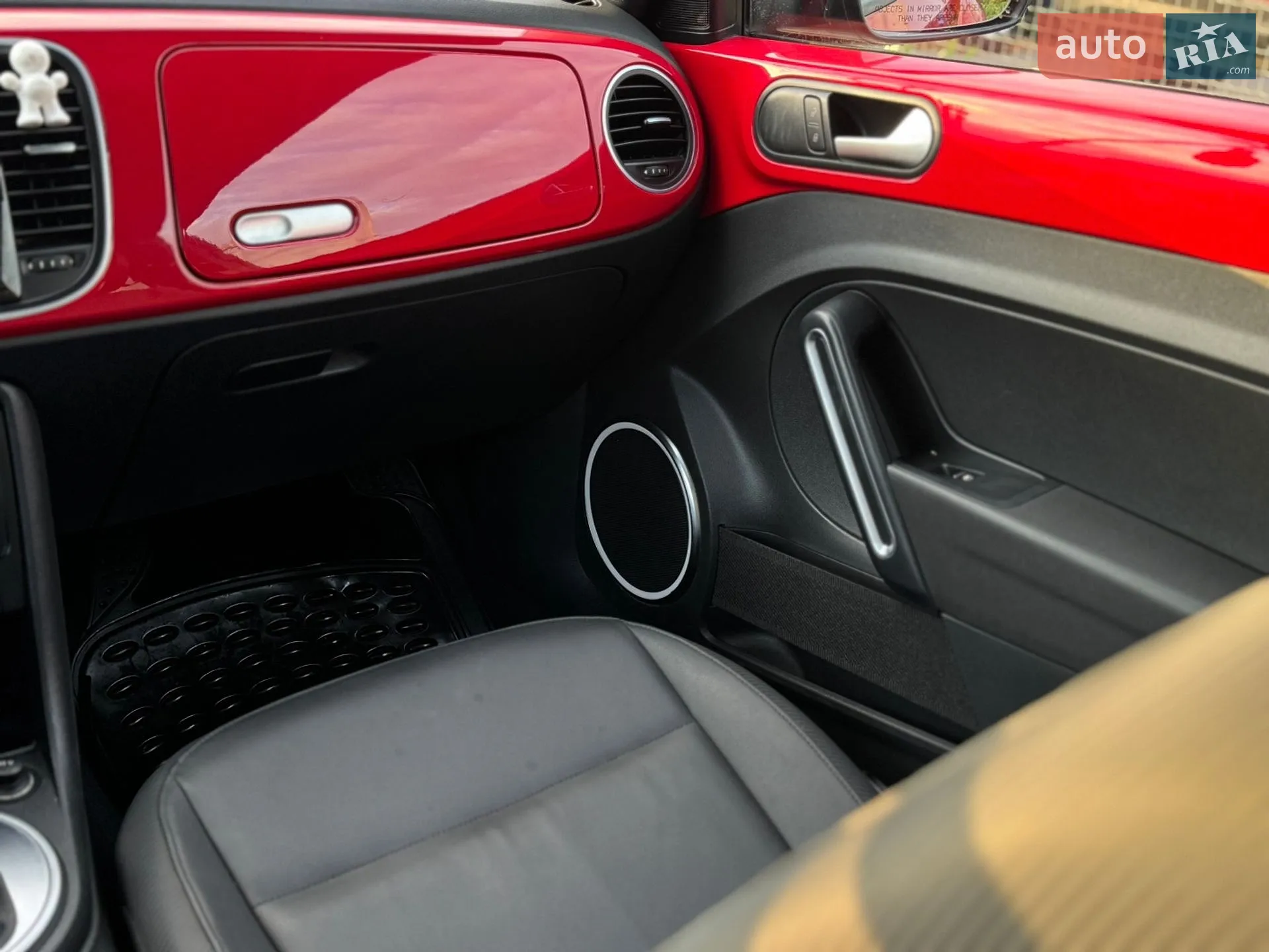 2013 Volkswagen Beetle - мініатюра 21