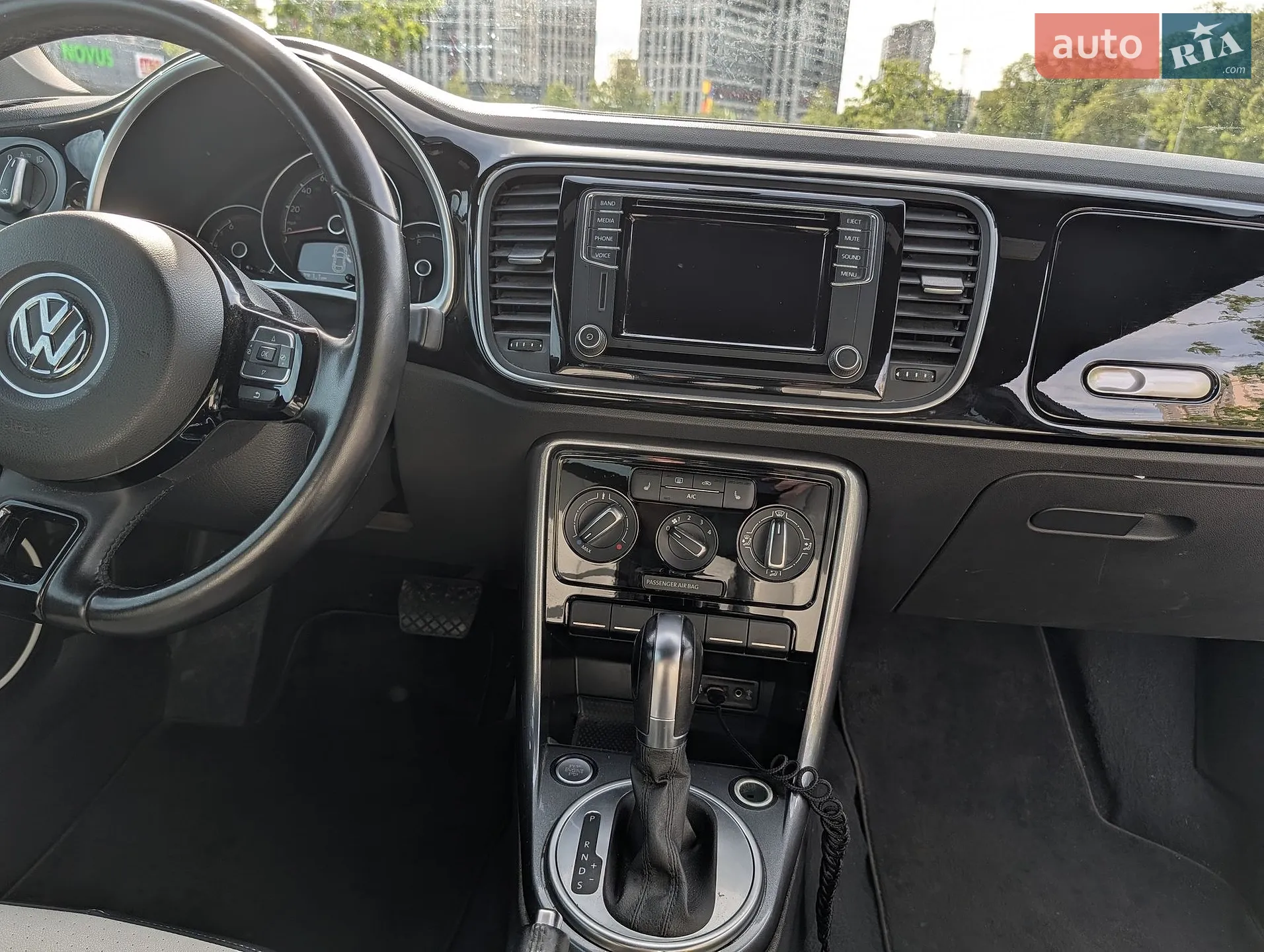 2017 Volkswagen Beetle - мініатюра 17