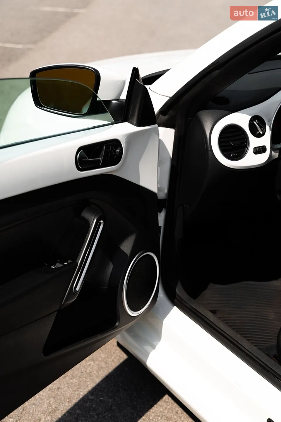 2013 Volkswagen Beetle - мініатюра 32