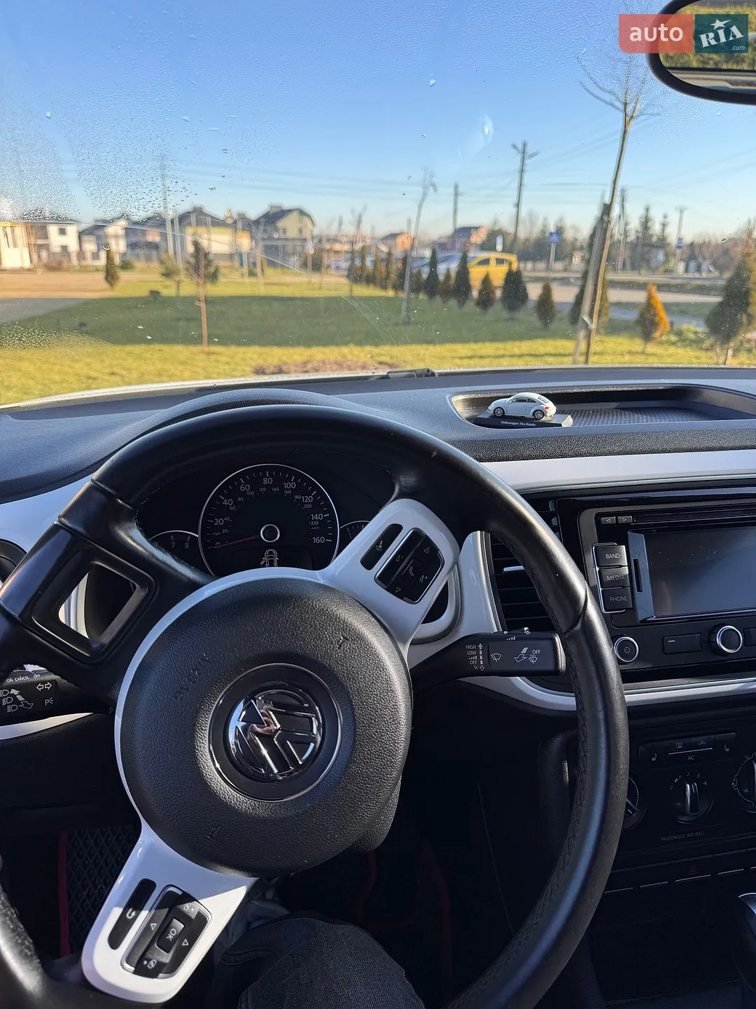 2012 Volkswagen Beetle - мініатюра 26
