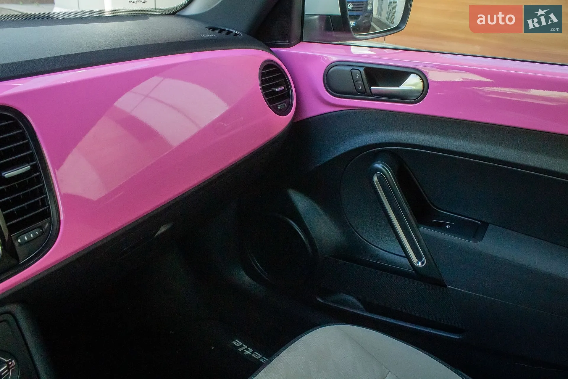 2015 Volkswagen Beetle - мініатюра 32