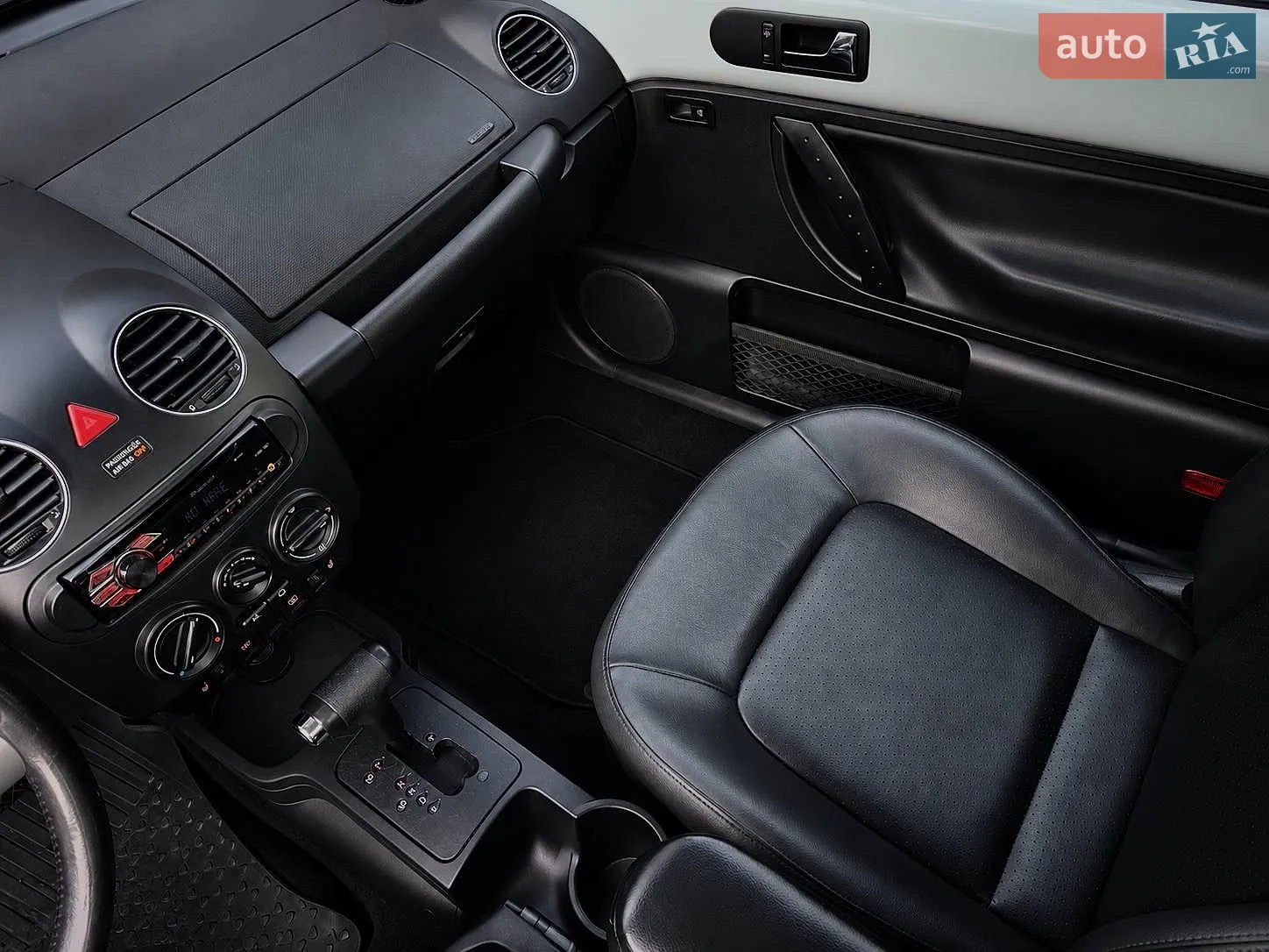 2010 Volkswagen Beetle - мініатюра 11