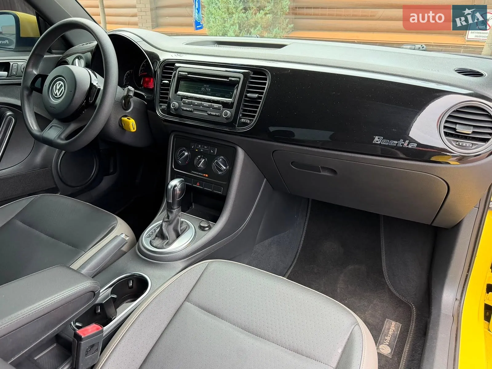 2015 Volkswagen Beetle - мініатюра 47