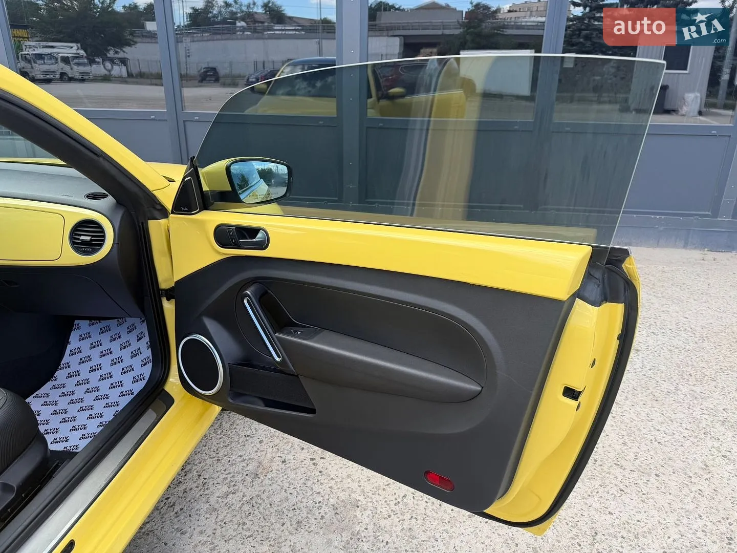 2013 Volkswagen Beetle - мініатюра 20