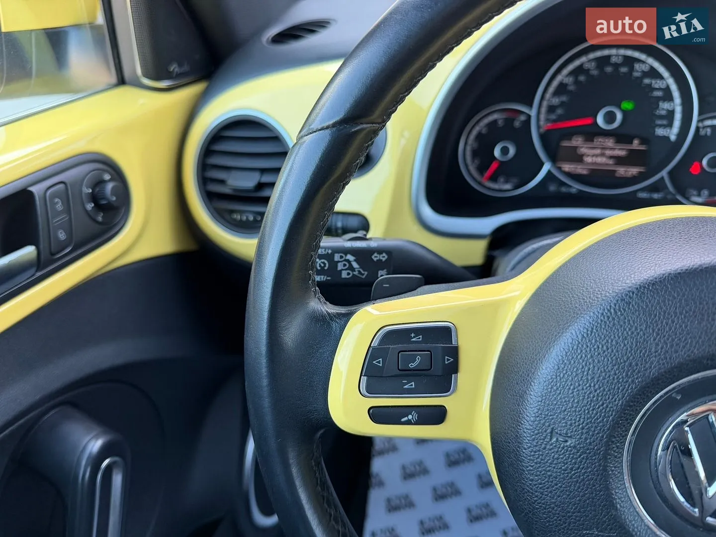 2013 Volkswagen Beetle - мініатюра 40