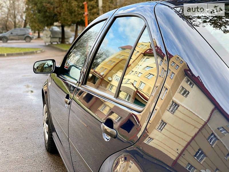 Седан Volkswagen Bora 2002 в Мукачевому
