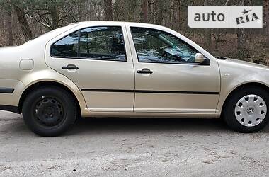 Седан Volkswagen Bora 2001 в Киеве