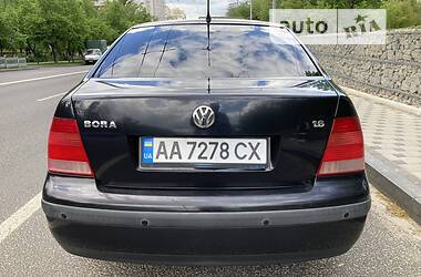 Седан Volkswagen Bora 2004 в Киеве