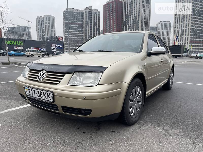 Седан Volkswagen Bora 2001 в Киеве