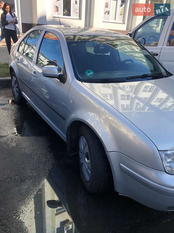 Седан Volkswagen Bora 1999 в Ровно