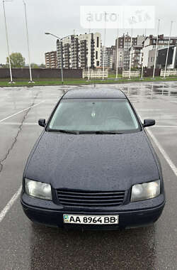 Седан Volkswagen Bora 1999 в Києві