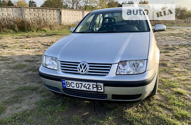 Седан Volkswagen Bora 2001 в Новояворовске