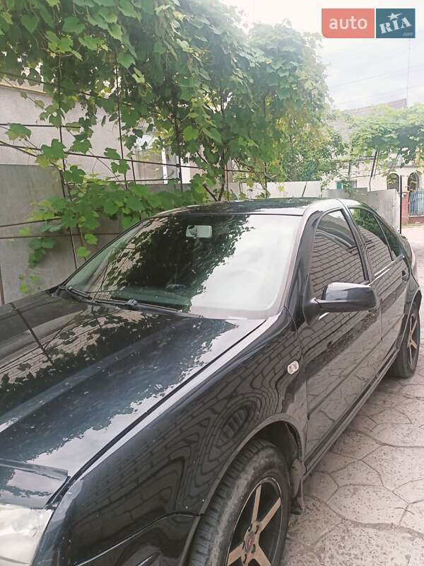 Седан Volkswagen Bora 2005 в Нововолинську