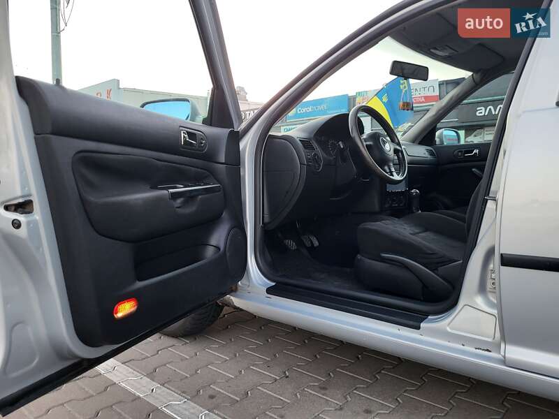 Седан Volkswagen Bora 1998 в Києві