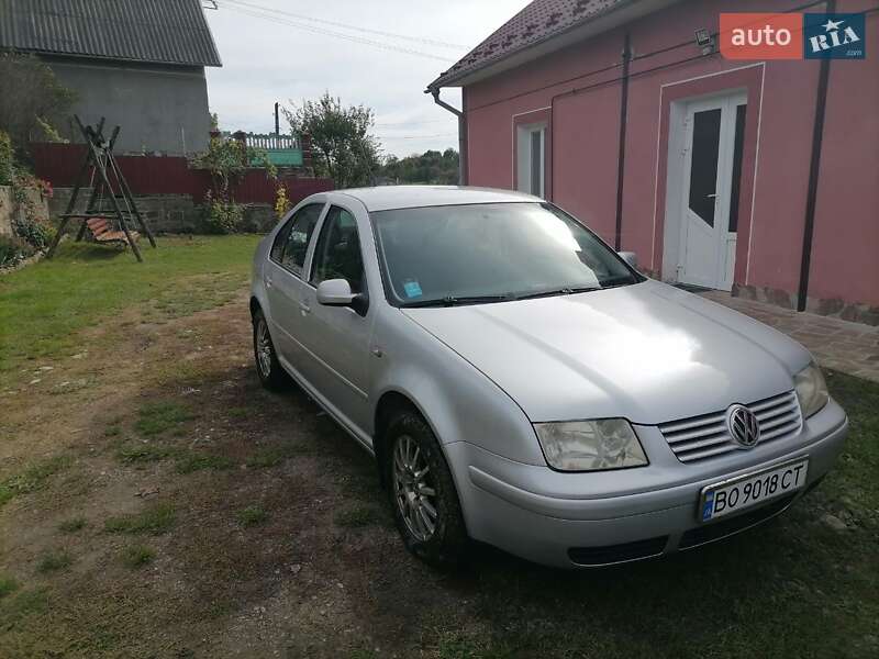 Седан Volkswagen Bora 2003 в Бучаче