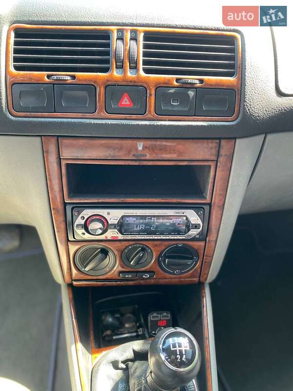 Седан Volkswagen Bora 1999 в Любомлі