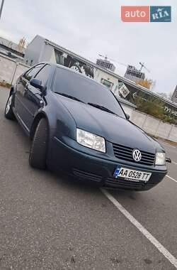 Седан Volkswagen Bora 2001 в Киеве