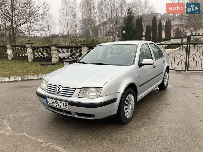 Седан Volkswagen Bora 1999 в Вараші