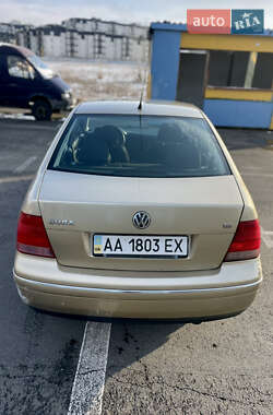 Седан Volkswagen Bora 2004 в Киеве