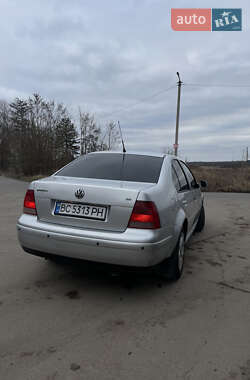 Седан Volkswagen Bora 2005 в Комарному