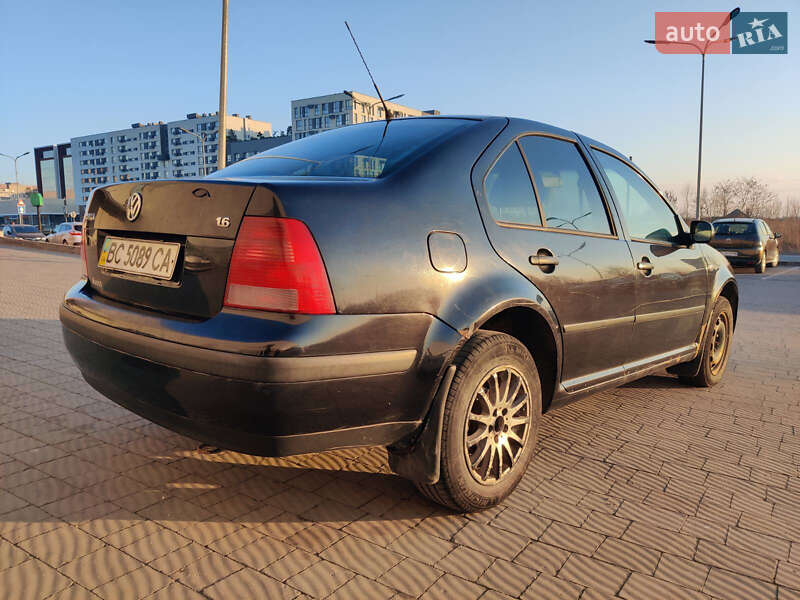 Седан Volkswagen Bora 2005 в Щирце