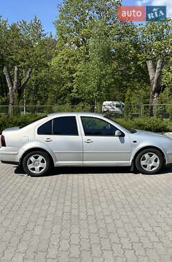 Седан Volkswagen Bora 1999 в 