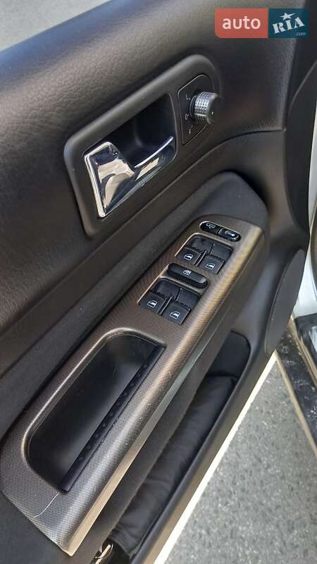 Седан Volkswagen Bora 2004 в Києві