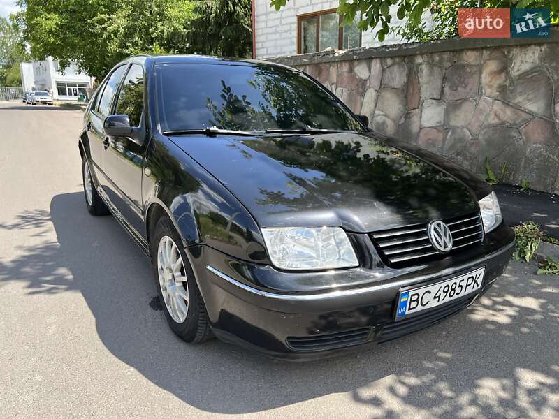 Седан Volkswagen Bora 2004 в Львове