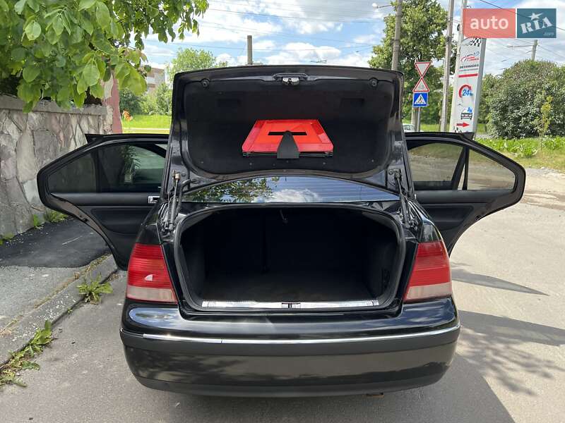 Седан Volkswagen Bora 2004 в Львове