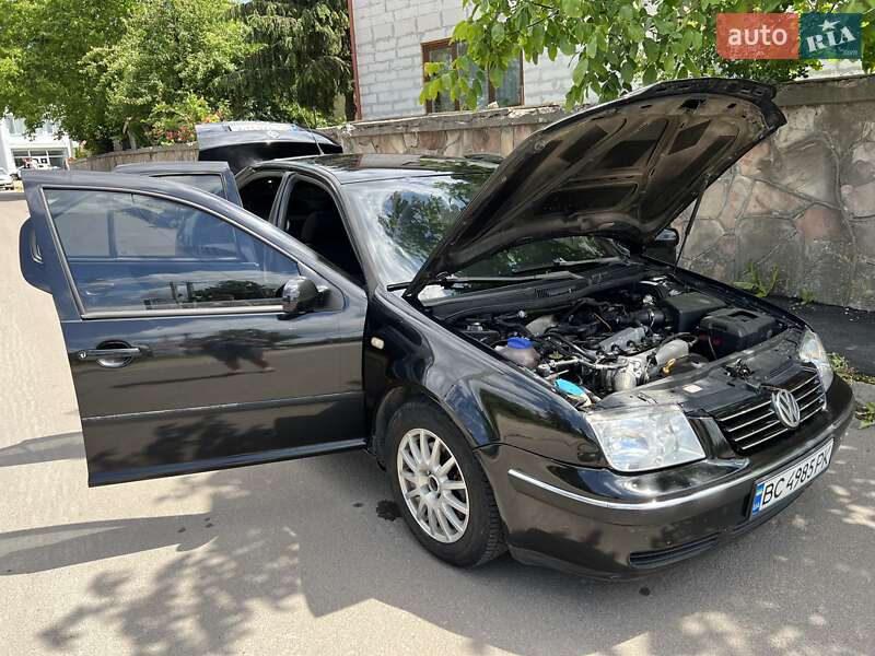 Седан Volkswagen Bora 2004 в Львове