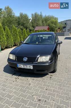 Седан Volkswagen Bora 2002 в Тячеві