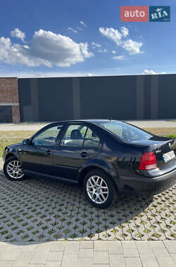 Седан Volkswagen Bora 2001 в  фото 7 Седан Volkswagen Bora 2001 в