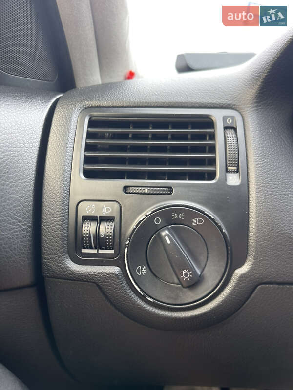 Седан Volkswagen Bora 2002 в Києві фото 44 Седан Volkswagen Bora 2002 в Києві