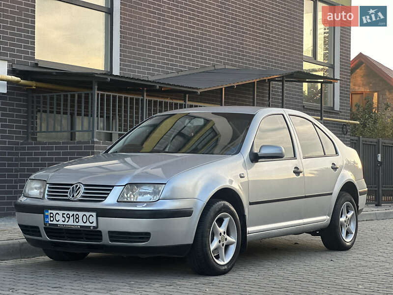Седан Volkswagen Bora 2003 в Жовкві