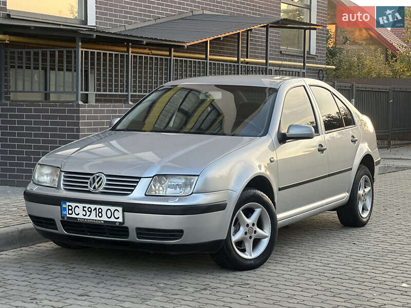 Седан Volkswagen Bora 2003 в Жовкві