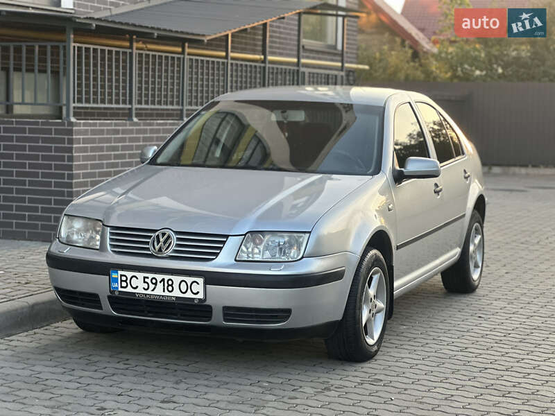 Седан Volkswagen Bora 2003 в Жовкві