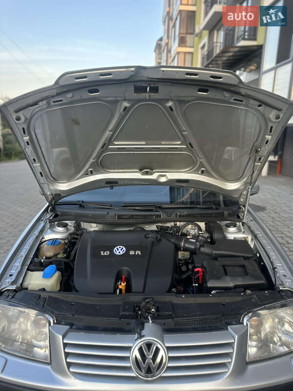 Седан Volkswagen Bora 2003 в Жовкві
