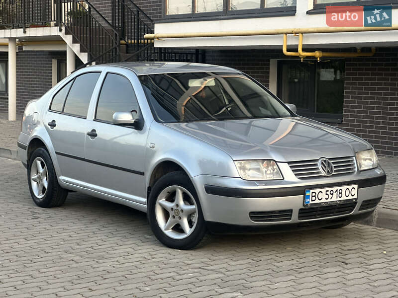 Седан Volkswagen Bora 2003 в Жовкві
