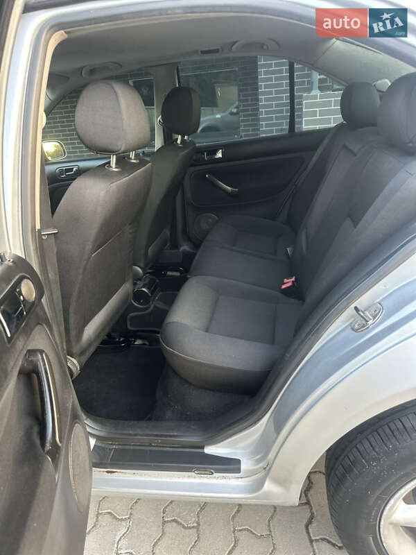 Седан Volkswagen Bora 2003 в Жовкві