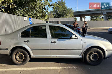 Седан Volkswagen Bora 2001 в  фото 8 Седан Volkswagen Bora 2001 в