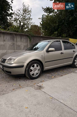 Седан Volkswagen Bora 2002 в Киеве