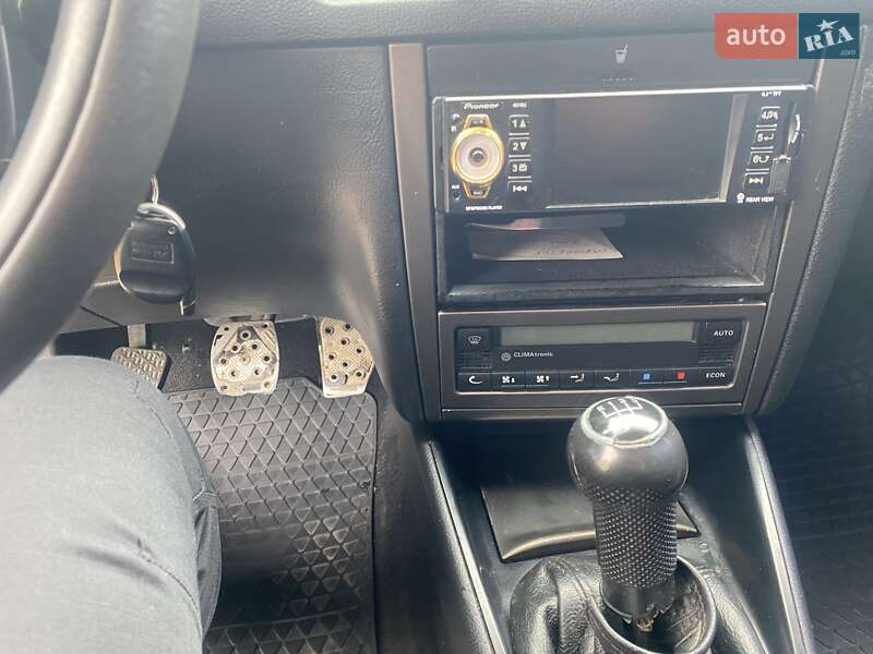 Седан Volkswagen Bora 2001 в Ржищеві