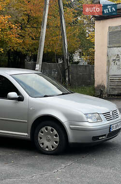 Седан Volkswagen Bora 2002 в  фото 4 Седан Volkswagen Bora 2002 в
