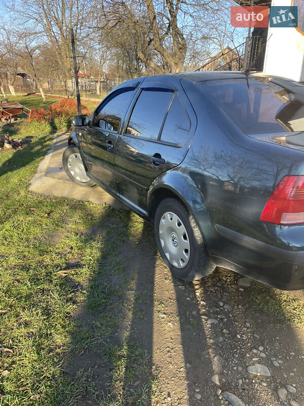 Седан Volkswagen Bora 2003 в Болехове